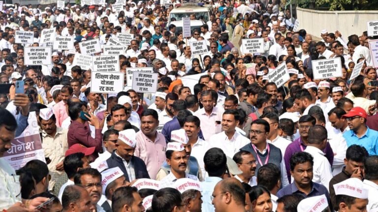 Teachers protest in Pune against Supreme Court decision on TET