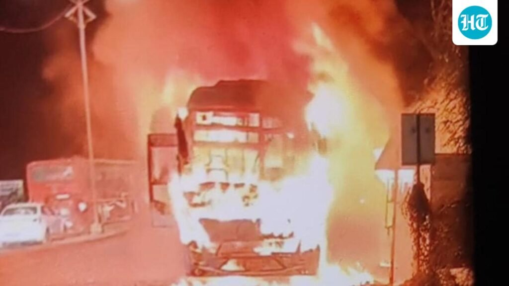 private-bus-gutted-in-fire-near-ranjangaon;-27-passengers-escape-unhurt