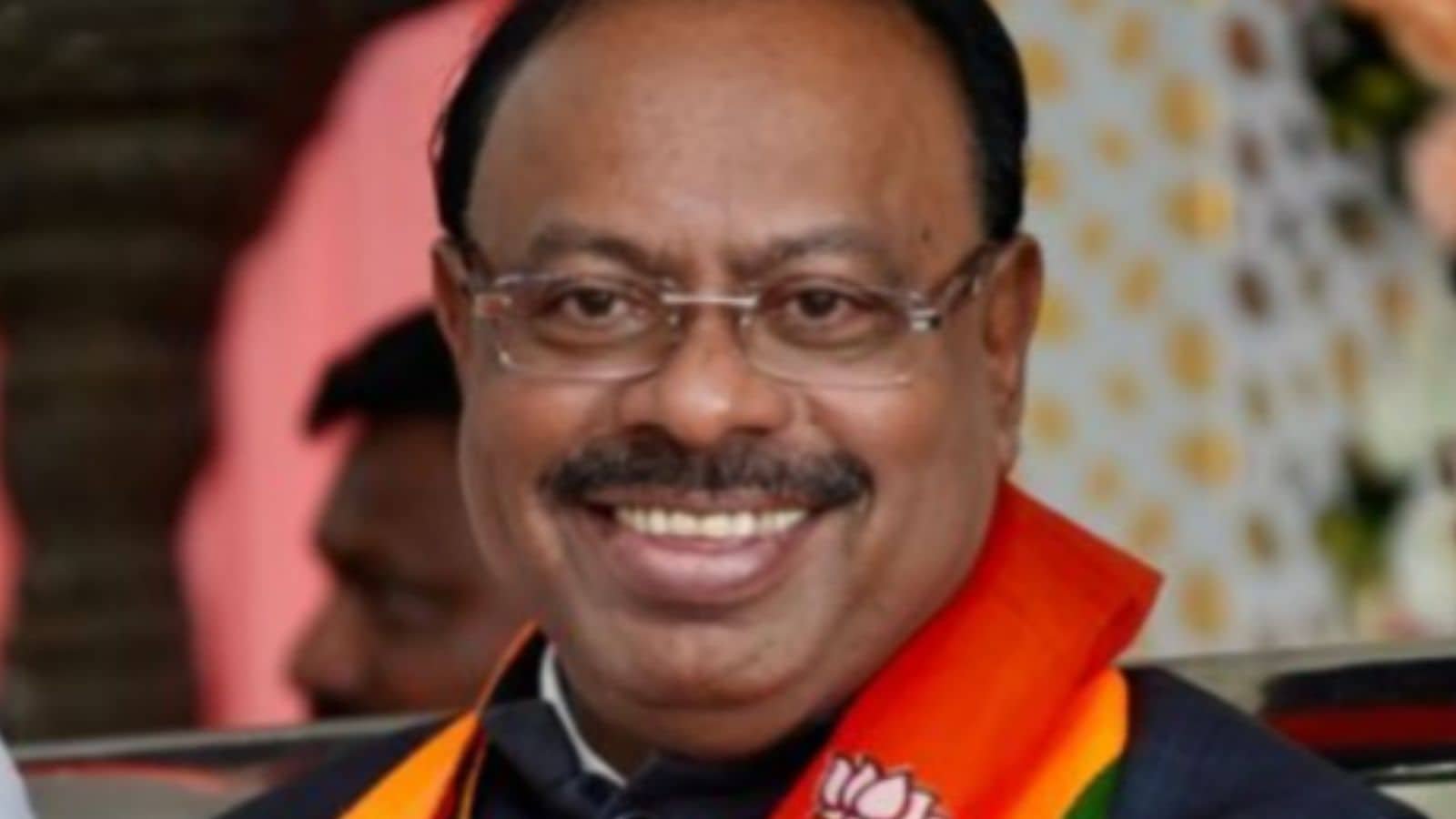 revenue-minister-orders-suspension,-transfers-&-review-of-424-тАШillegalтАЩ-land-orders-in-pune-district