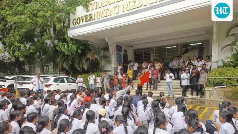 ABVP protests hostel issues at BJ Medical College, seeks immediate reforms