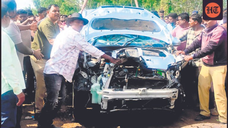 2 dead, 1 missing after car plunges into canal in Solapur