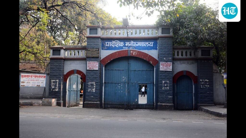 show-cause-notice-to-contractor-over-viral-videos-at-yerawada-mental-hospital