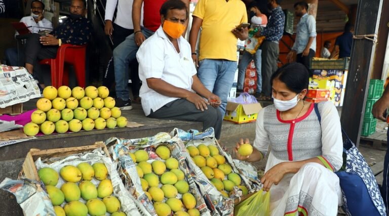 Akshaya Tritiya drives a surge in mango prices in Pune amid delayed arrivals