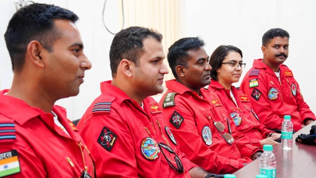 iaf’s-sarang-team-upgrades-signature-manoeuvres-from-four-to-five-helicopters