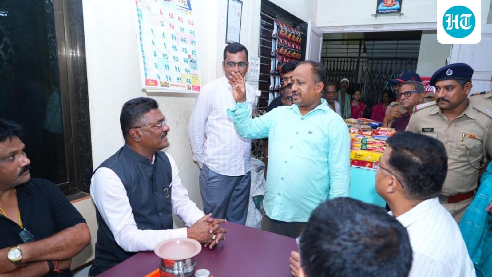 surprise-inspection:-transport-minister-reviews-facilities,-shares-snack-with-pax