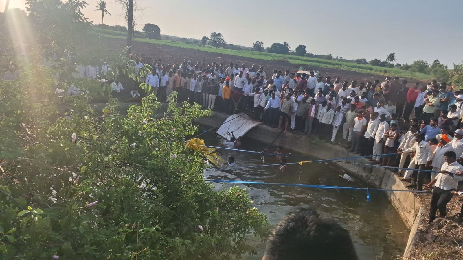 8-killed-after-pick-up-van-falls-into-unsecured-well-in-maharashtraтАЩs-solapur