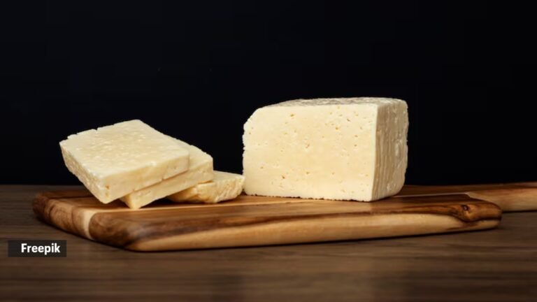 Restaurant license suspended | Cheese analogue sold as paneer: Pune FDA launches crackdown