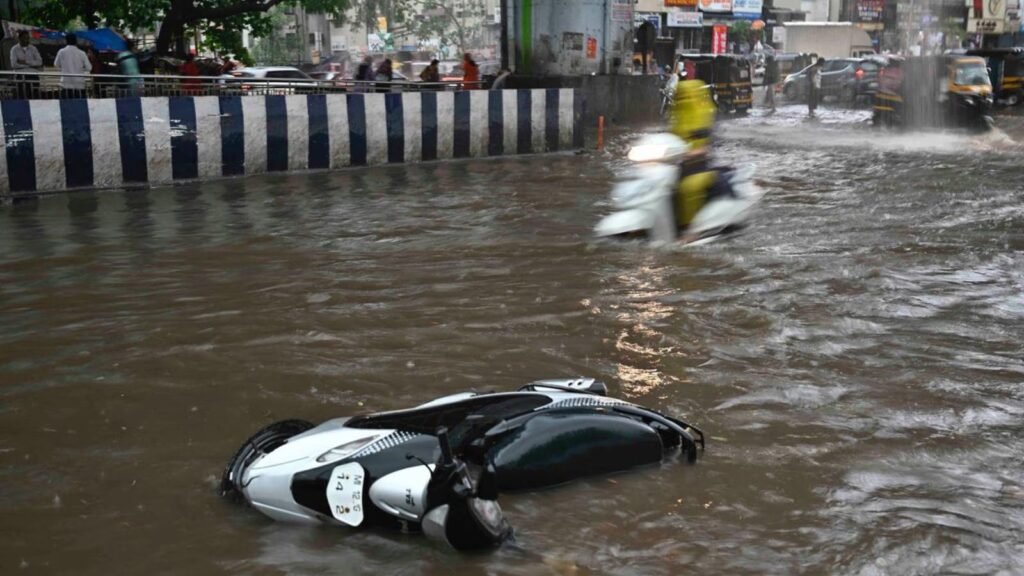 residents-evacuated-from-flood-prone-areas-amid-heavy-rain-in-pimpri-chinchwad
