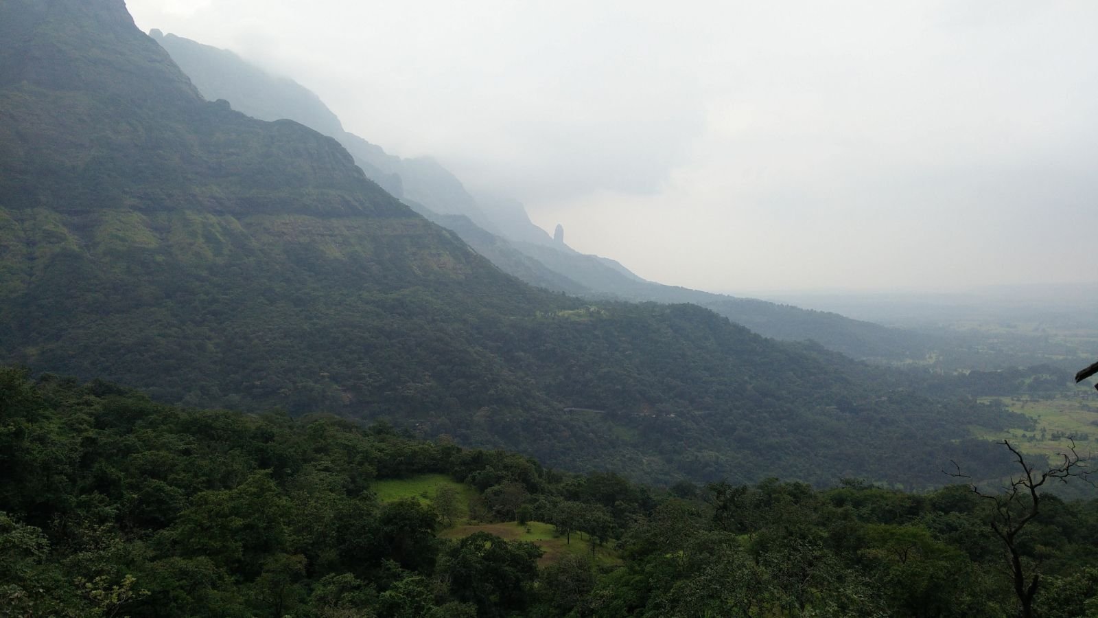 malshej-ghat-tragedy:-2-youngsters-drown-at-maharashtra-tourist-spot,-bodies-retrieved
