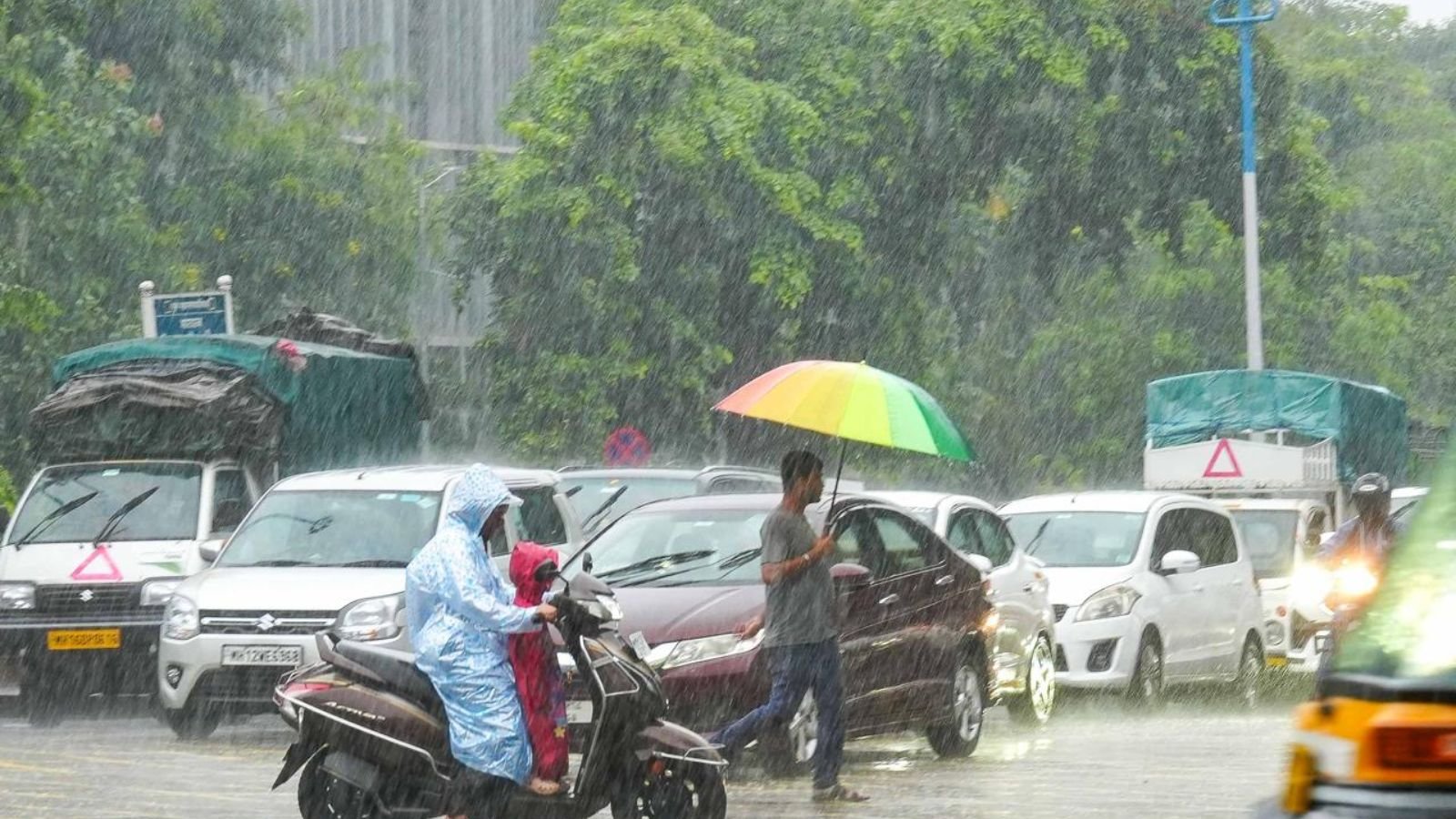 monsoon-fury-subsides:-imd-downgrades-rain-alerts-for-pune,-nashik-and-satara-ghats