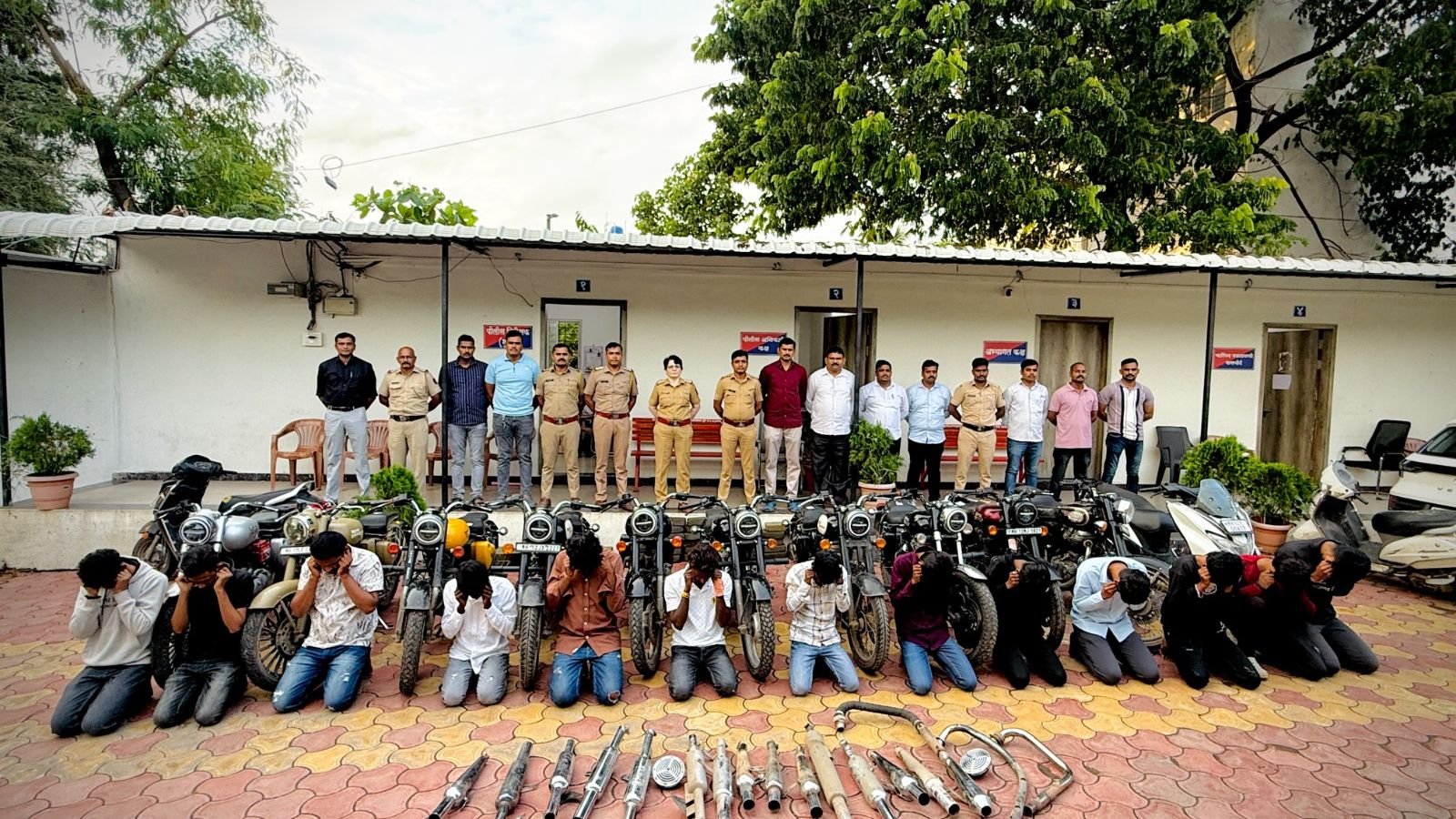 pune-cops-crack-down-on-modified-silencer-bikes,-late-night-rides;-16-booked