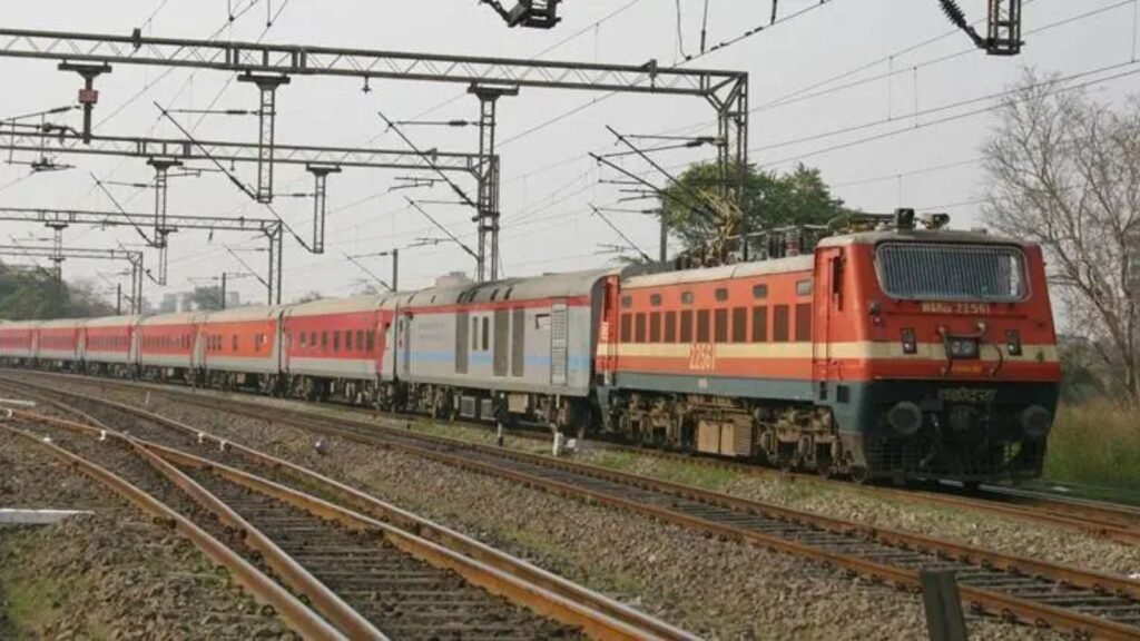 snake-sighting-on-pune-danapur-express-train-sparks-panic