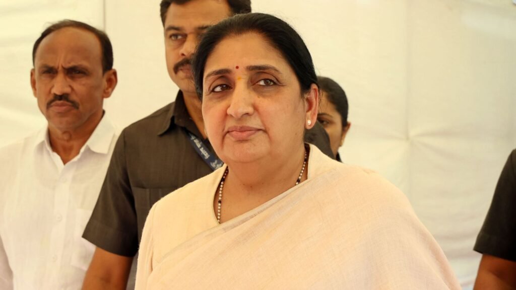 sunetra-pawar-directs-special-task-force-to-fix-hinjewadi’s-traffic,-water,-road-issues