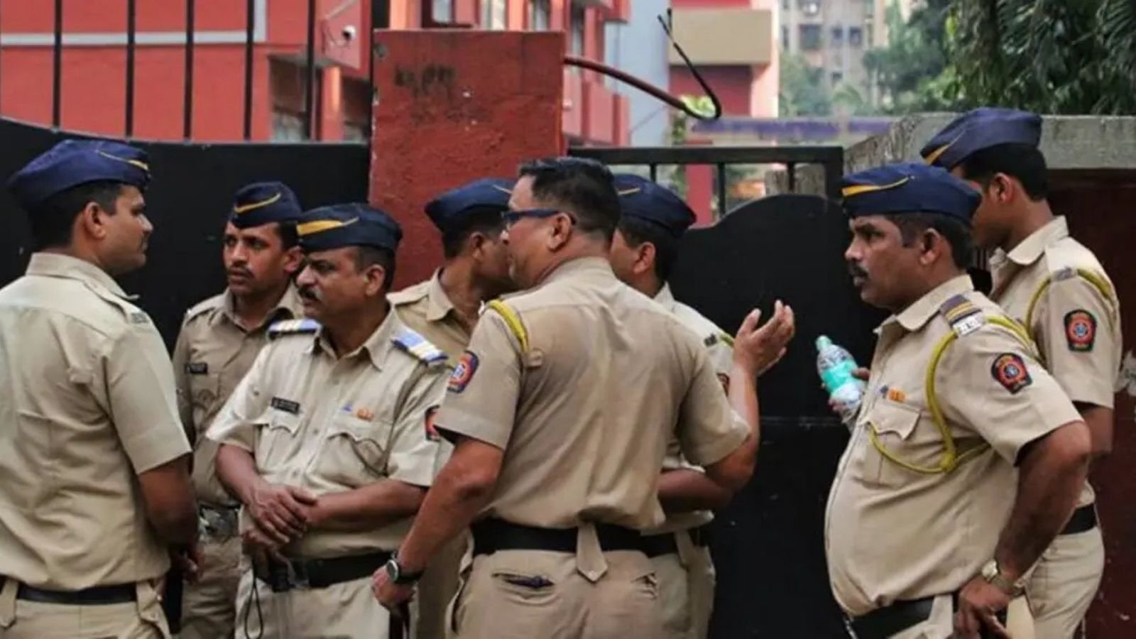 techie-kills-wife,-jumps-from-second-floor-in-puneтАЩs-dehugaon