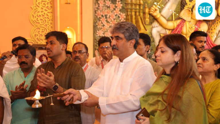 VIPs line up for Pune’s iconic Ganpatis’ darshan