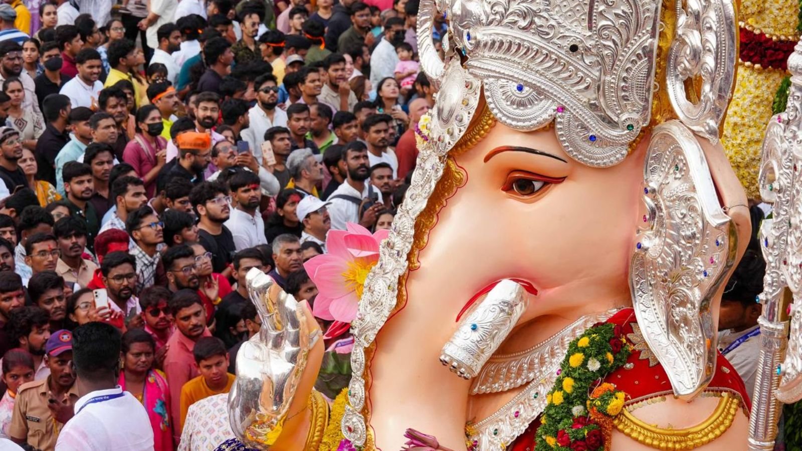 amid-larger-crowds,-pune-ganesh-visarjan-stretches-beyond-33-hours
