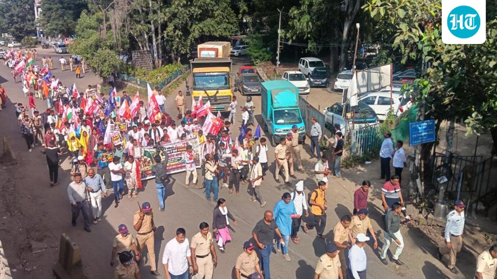 tribal-students-begin-protest-march-from-nashik-to-mumbai