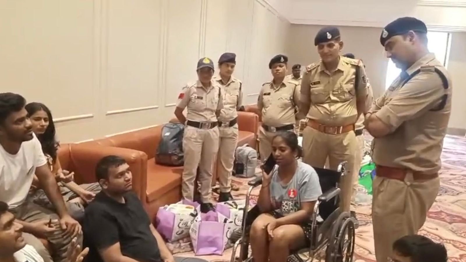 at-least-14-students-from-pune-enroute-to-delhi-for-cjp-protest-detained-at-itarsi